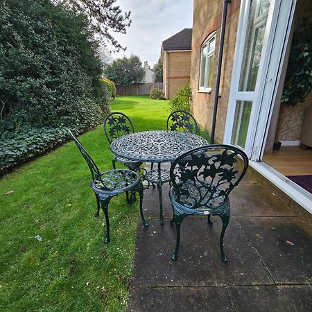 Harry Potter Hogwarts Apartment Watford  Bagian luar foto