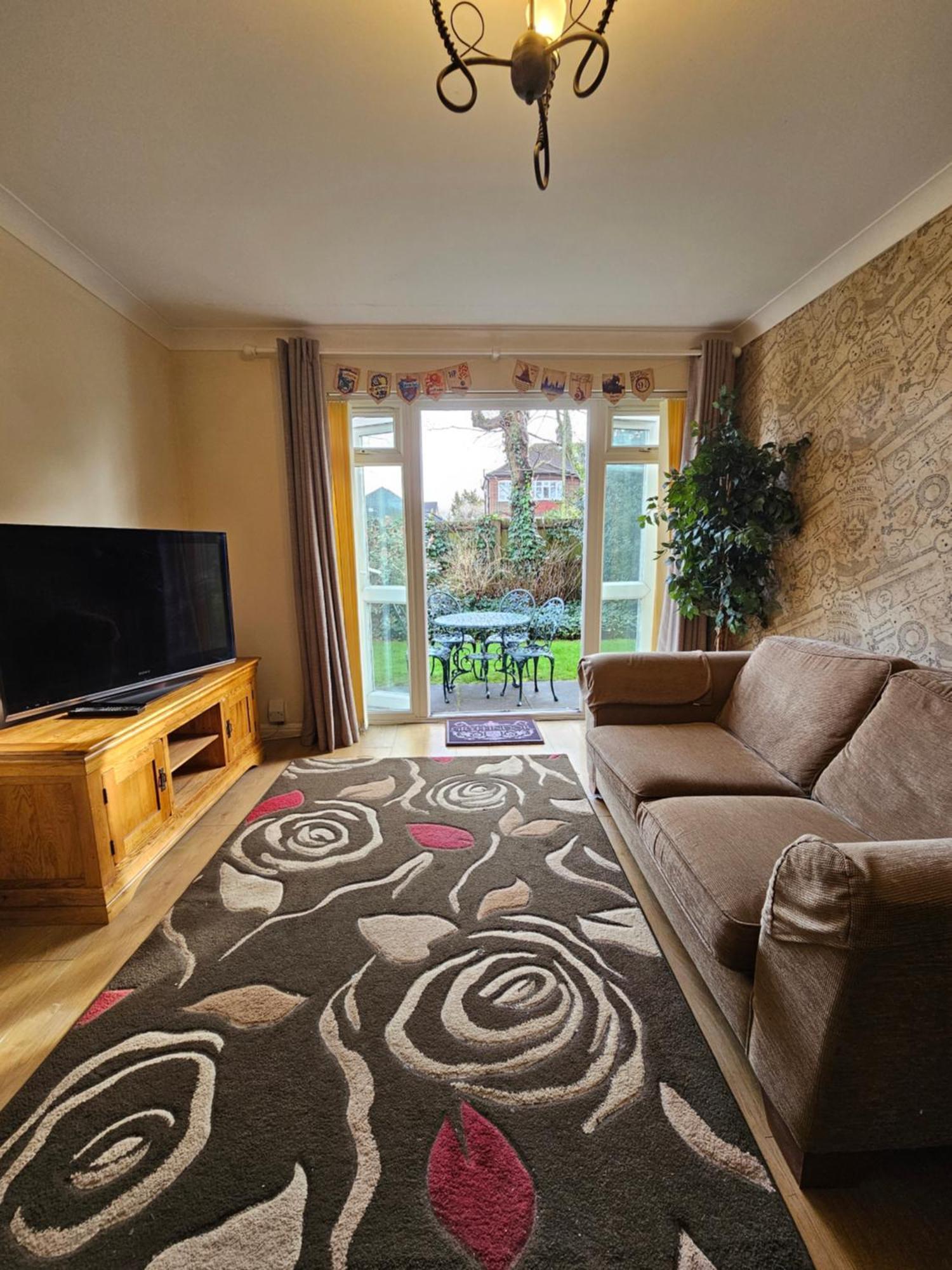 Harry Potter Hogwarts Apartment Watford  Bagian luar foto