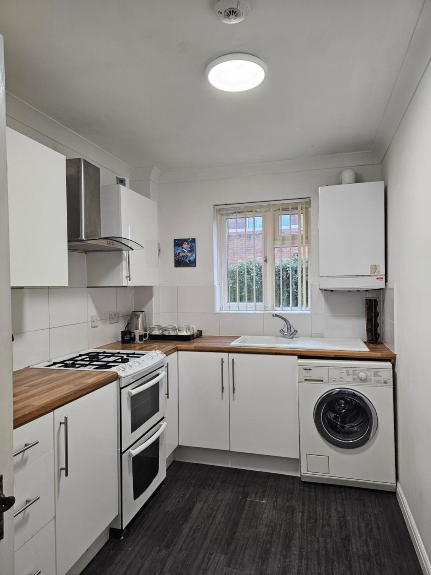 Harry Potter Hogwarts Apartment Watford  Bagian luar foto