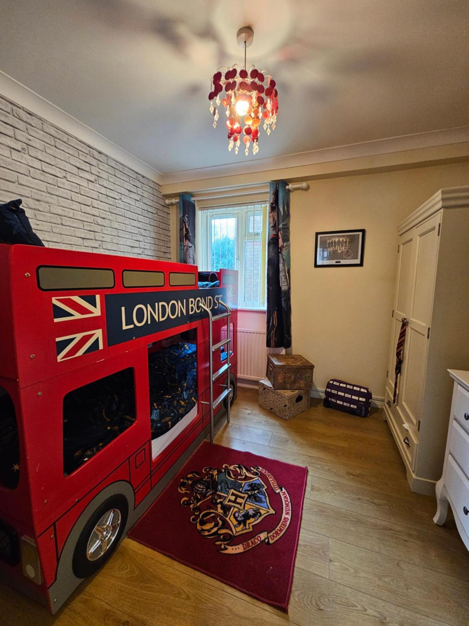 Harry Potter Hogwarts Apartment Watford  Bagian luar foto